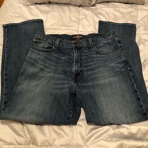 Lucky Brand Medium Wash men’s jeans.